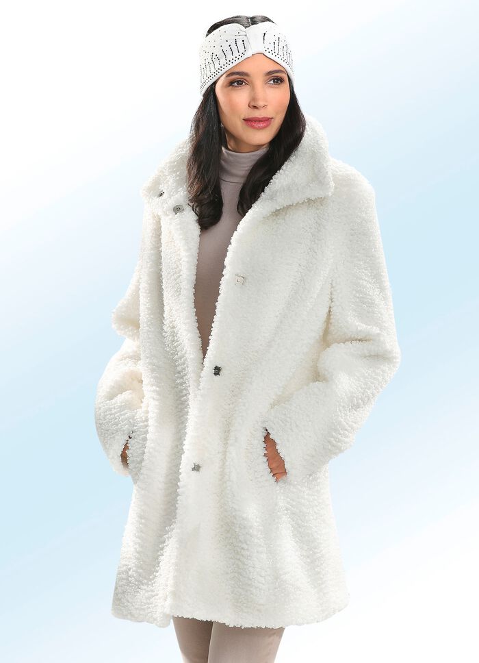 Korte mantel met opstaande of liggende kraag 