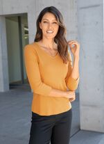 V-hals shirt in 10 kleuren HONINGKLEUR
