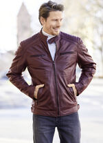 Korte leren jas met sierstiksel 