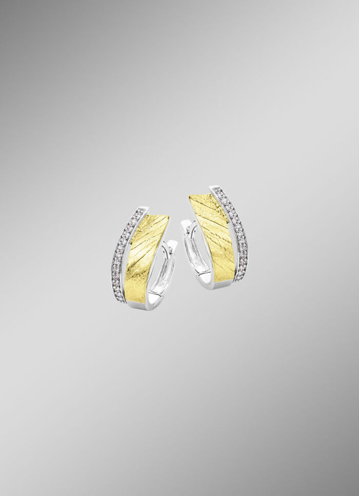 Creolen in twee kleuren met synthetische zirkonia 