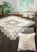 Tafelkleed van Sch&auml;fer met het fijnste macram&eacute;kant 