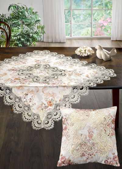 Tafelkleed van Sch&auml;fer met het fijnste macram&eacute;kant 