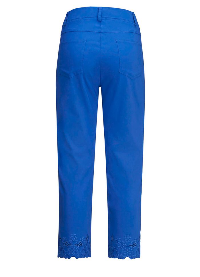 Broek met geborduurd bloemenoogje 