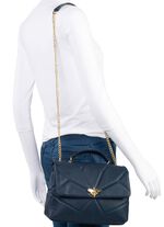 Laurina tas met knevelsluiting in extravagante libellevorm 