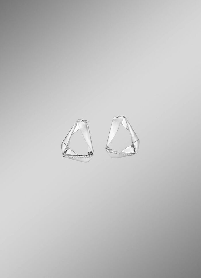 Moderne creolen met zirkonia 