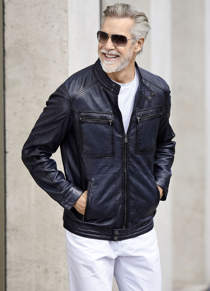 Kort leren jasje met borstzakken 