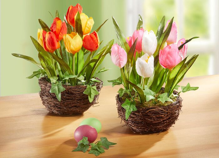 Tulpen in een rieten mand 