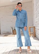 Blousejasje met opvallende kraagoplossing 