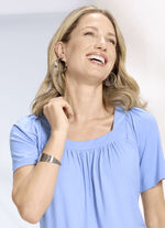 Armband gemaakt van fijne draden 