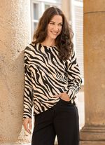 Shirt met versiering van plaatjes op de voorkant 