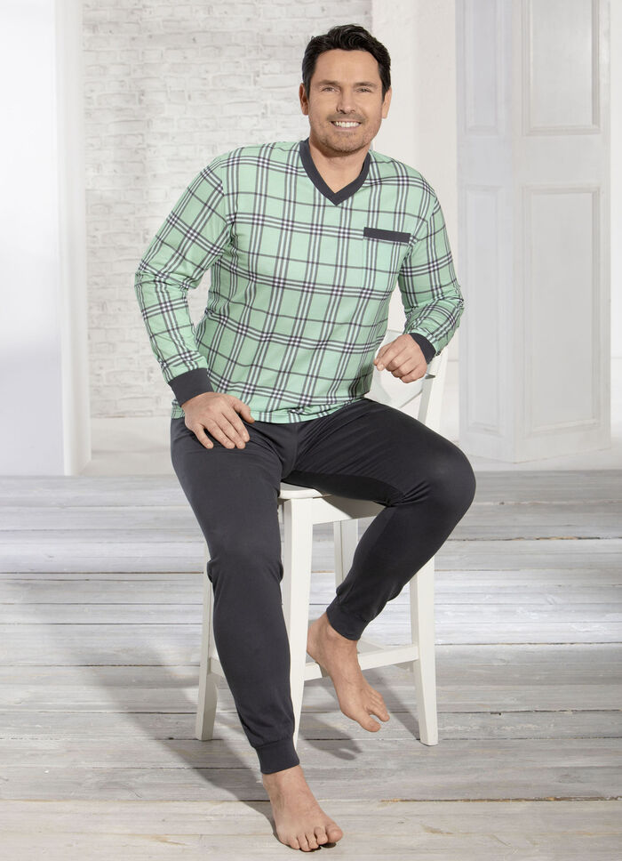 Pyjama met V-hals en borstzakje 