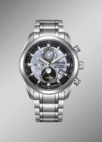 Radiogestuurd herenhorloge op zonne-energie met supertitanium bandkast 