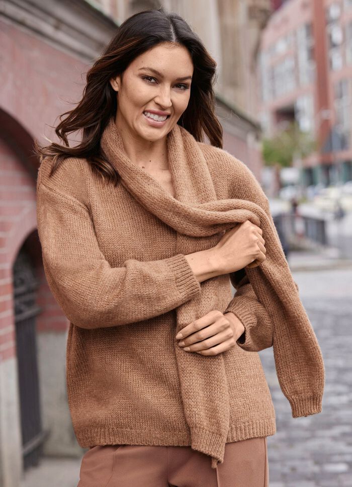 Trui met sjaal en in zachte knuffelkwaliteit 