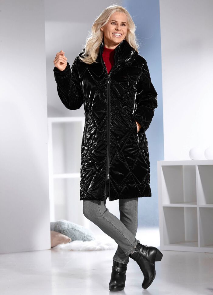 Korte jas in trendy laklook 