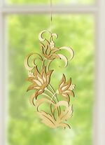 Houten raamdecoratie uit het ertsgebergte 