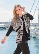 Poncho met elegant jacquarddesign 