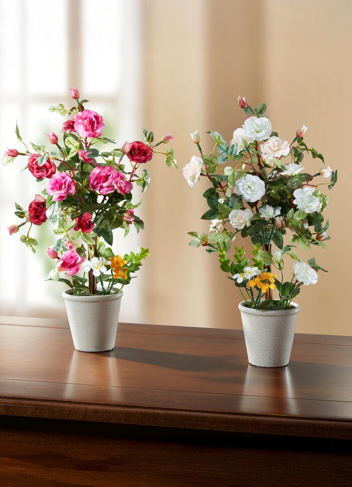 Rozenarrangement in een keramieken pot 