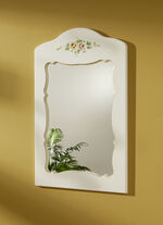 Deels massieve meubelserie met artistieke houten decoraties WIT