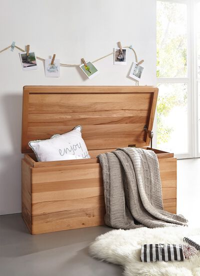 Massief houten kist met afgeronde hoeken en randen 