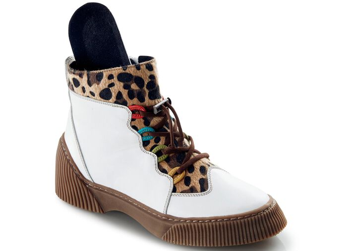 Interessante enkellaarsjes in 2 kleuren met uitneembaar voetbed, breedte G WIT