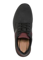 Veterschoen van rundnubuckleer met nappaleren accenten ZWART-BORDEAUXROOD