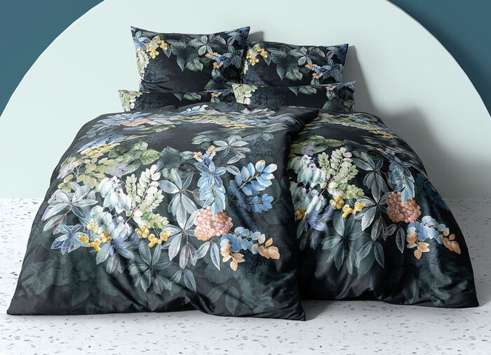 Beddengoedset met bloemmotief 