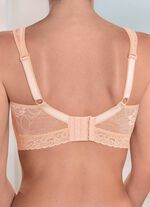 BH met plakband voor een perfecte pasvorm 