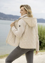 Jas met trendy laserquilting 