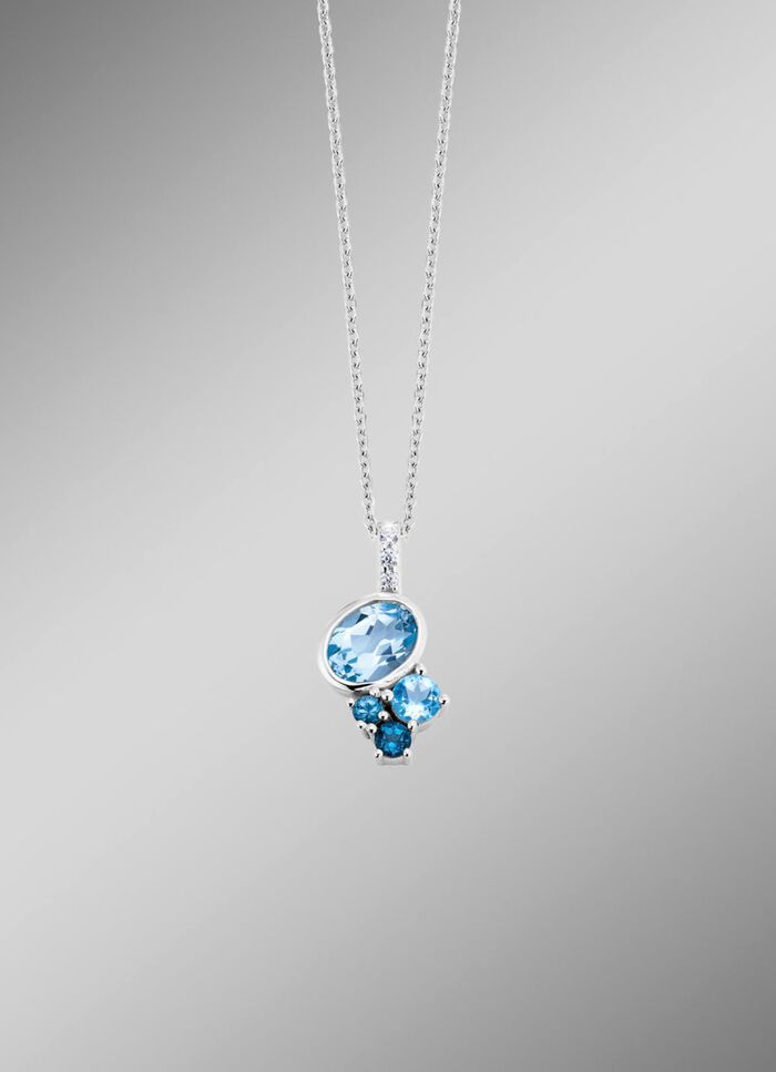 Hanger met blauwe topaas (behandeld) en synthetisch zirkonia. 