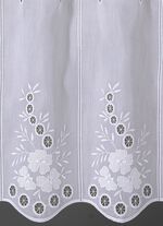 Geborduurd kort gordijn met een gebogen afwerking 