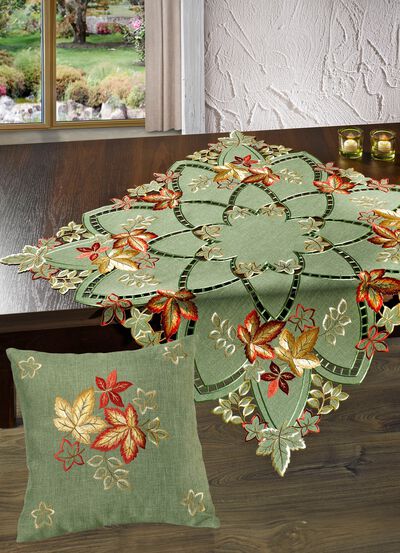 Tafel- en kamerdecoratie met herfstborduurwerk 