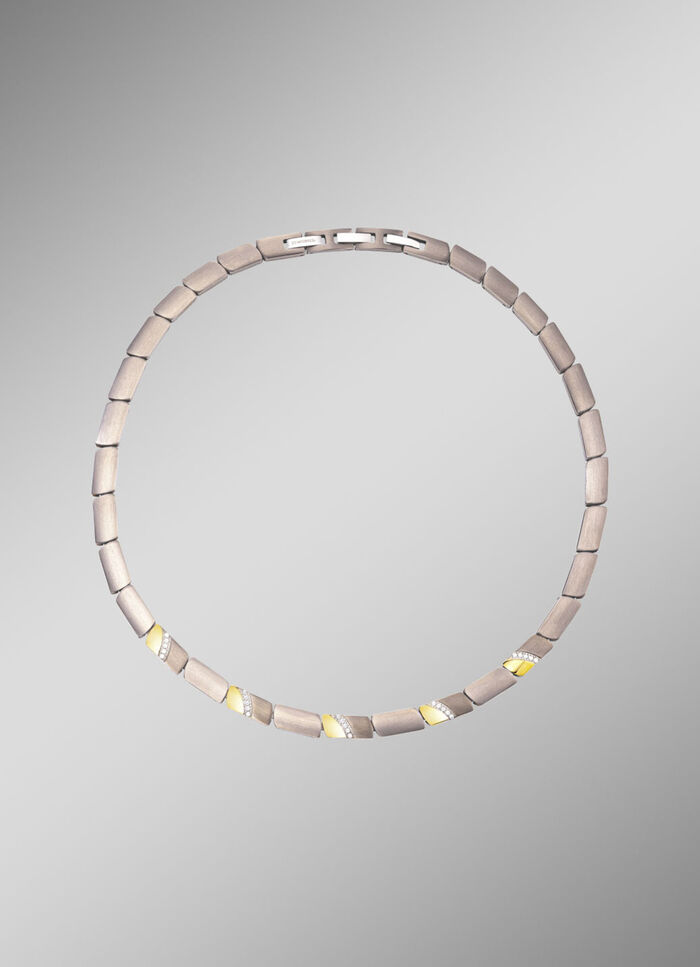 Tweekleurige ketting met synthetische zirkonia 