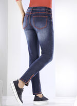 Jeans met terrakleurige contrasterende stiksels JEANS BLAUW