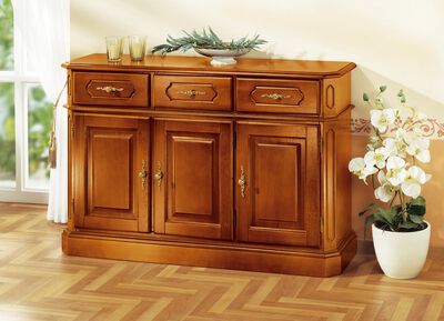 Ladekast met elegante goudkleurige metalen handgrepen 