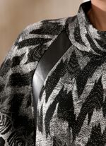 Poncho trui van zacht vloeiend materiaal 