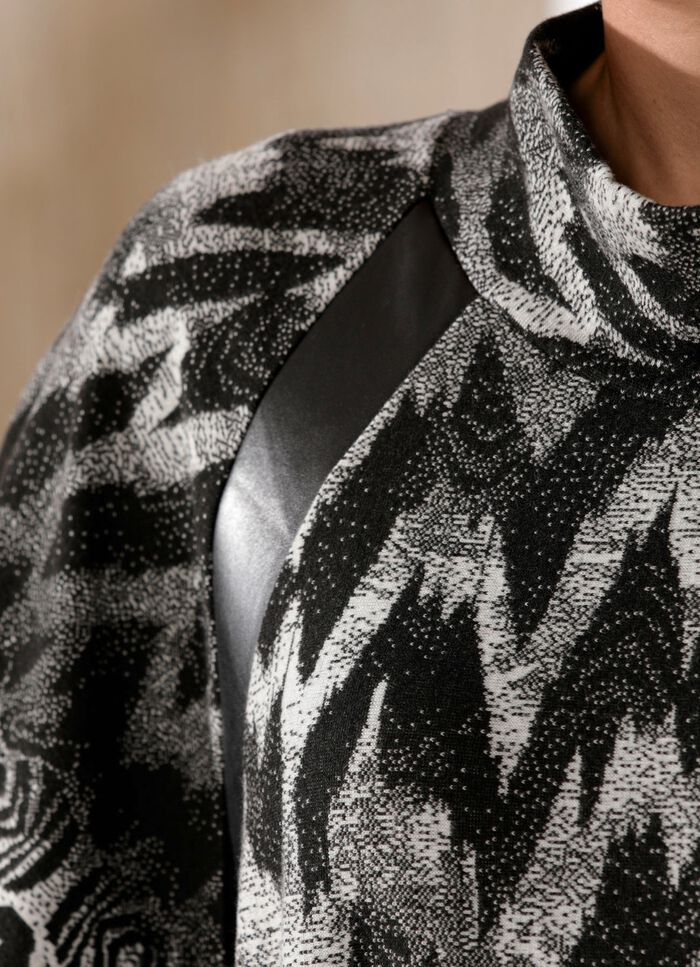 Poncho trui van zacht vloeiend materiaal 