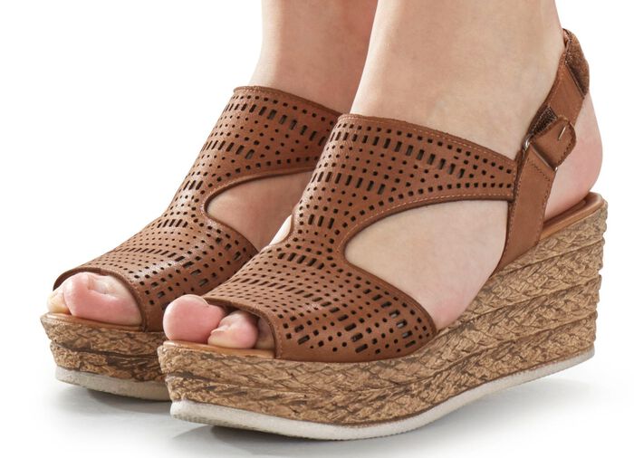 Andrea Conti sandaal gemaakt van nappaleer KASTANJEBOLEET