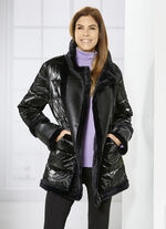 Jas van trendy materiaalmix 