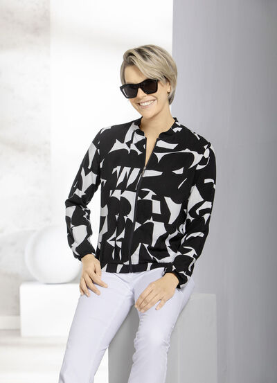 Blousejasje met opstaande kraag 