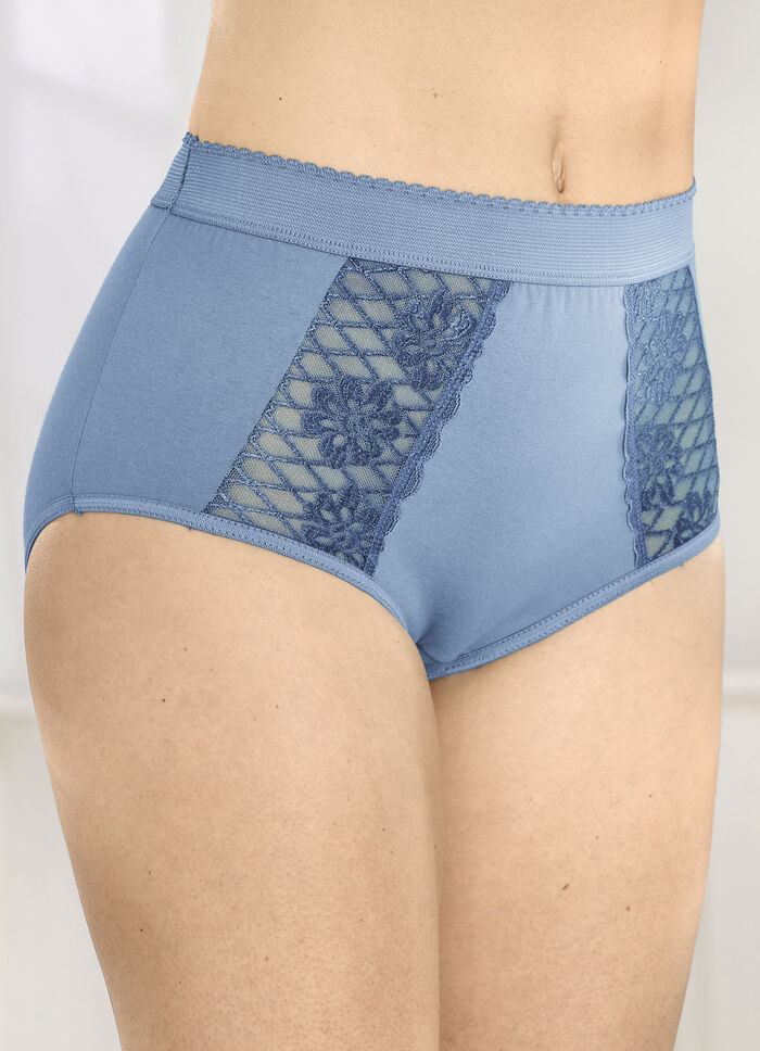 Set van drie gevormde slips met kanten inzetstukken 