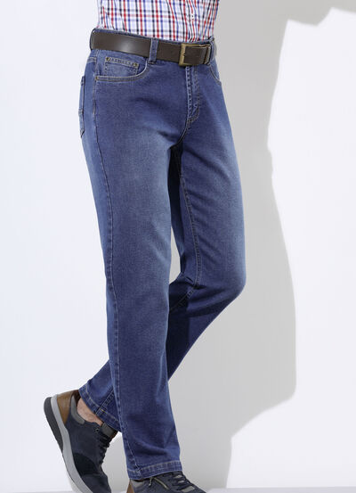 Jeans in 5-pocketvorm in 3 kleuren 