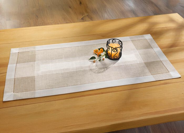 Klassieke tafel- en kamerdecoratie met linnen ECRU-BEIGE