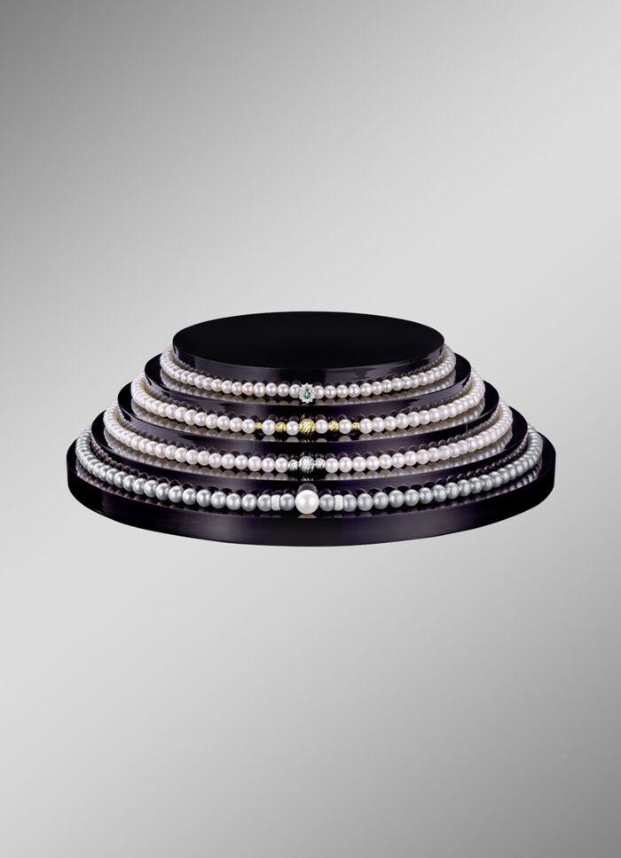 Halsketting met gekweekte zoetwaterparels en diamantbolletjes 