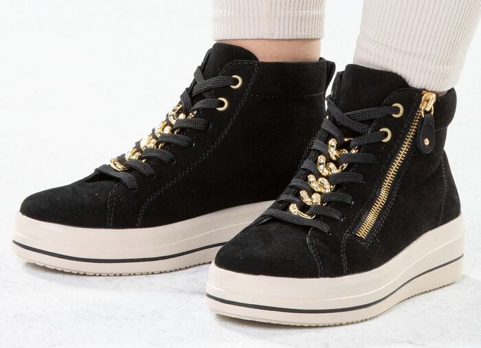 Remonte laarsje met sprankelende decoratieve ketting aan de vetersluiting 