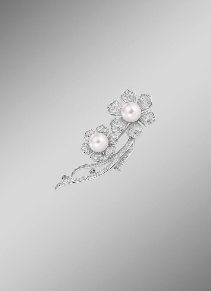 Bloemdesign pin met zoetwaterkweekparels 