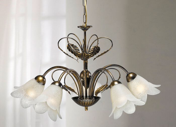 Metalen hanglamp met decoratief blad 