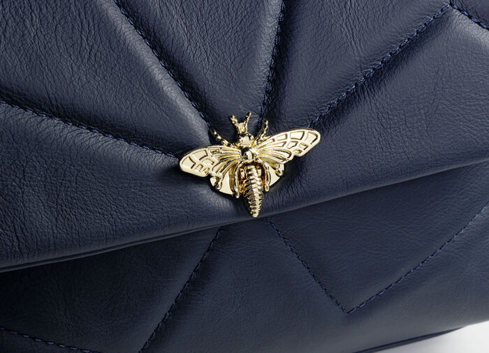 Laurina tas met knevelsluiting in extravagante libellevorm DONKERBLAUW