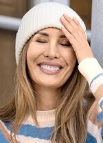 Modieuze dameshoed, met omslag WIT