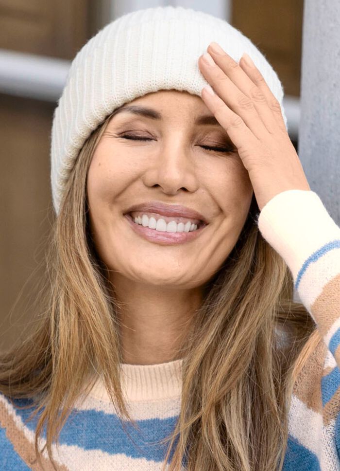 Modieuze dameshoed, met omslag WIT