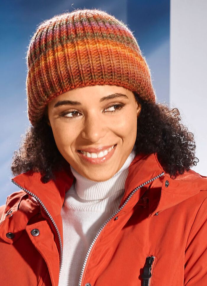 Grofgebreide muts met een interessant ontwerp 